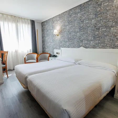 坎加斯奥尼斯城酒店 4* Onís